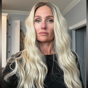 Nel's wig Blonde Wavy wig Hair